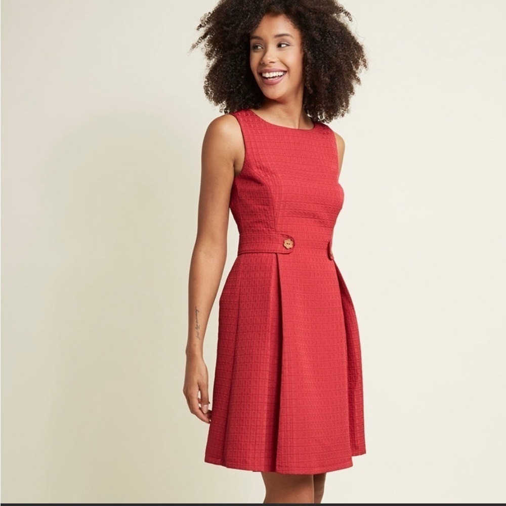 MODCLOTH So Sixties A-Line Dress in
Scarlet Large
